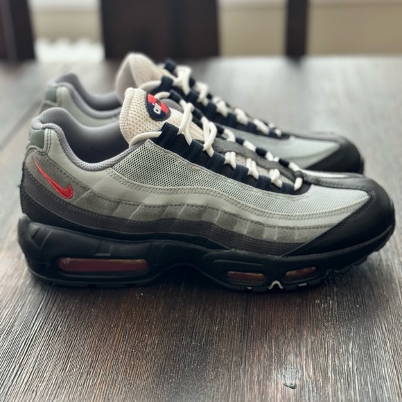 Nike Air Max 95 Smoke Grey Track Red - Picture 3 of 7